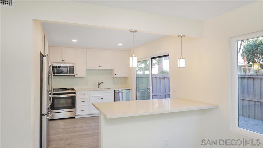 Main Photo: UNIVERSITY CITY Townhome for rent : 3 bedrooms : 8091 Caminito Mallorca in La Jolla