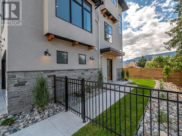 Main Photo: 383 TOWNLEY STREET in Penticton: House for sale : MLS®# 183468