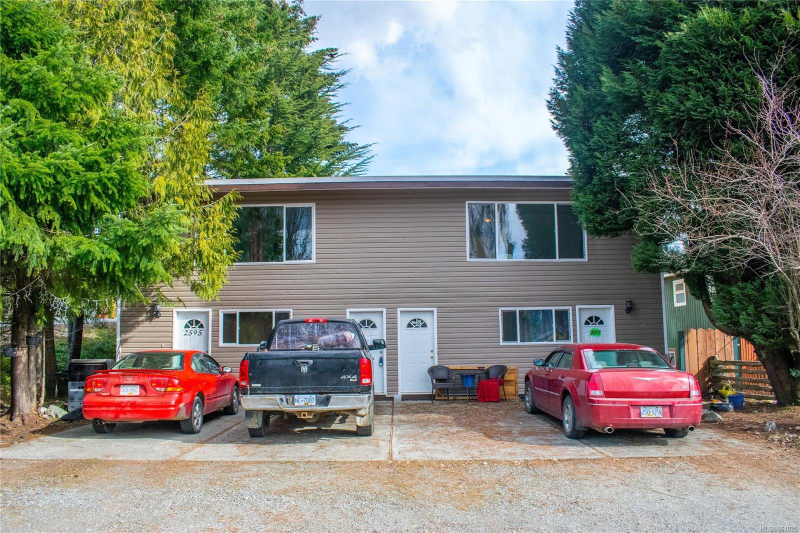 Main Photo: 2595 2nd Ave in : PA Alberni Valley Full Duplex for sale (Port Alberni) : MLS®# 861925