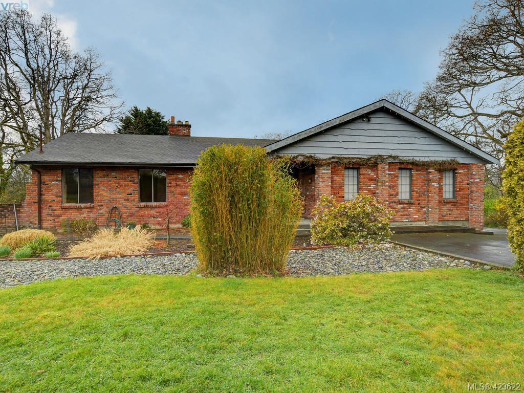 Main Photo: 1555 Brodick Crescent in VICTORIA: SE Mt Doug Single Family Detached for sale (Saanich East) : MLS®# 423622