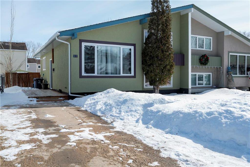 Main Photo: 97 Wiltshire Bay in Winnipeg: Windsor Park Residential for sale (2G) : MLS®# 202006073