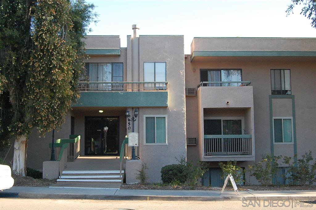 Main Photo: SAN DIEGO Condo for rent : 1 bedrooms : 6650 Amherst St #12A