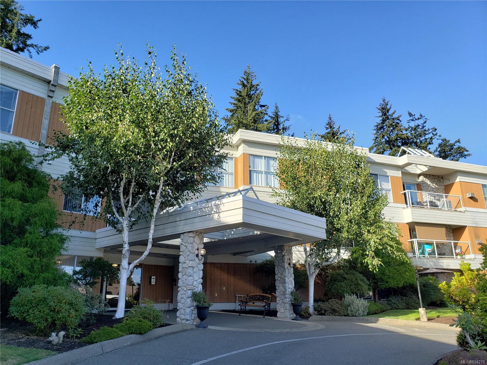 Main Photo: 206 1686 Balmoral Ave in : CV Comox (Town of) Condo for sale (Comox Valley) : MLS®# 854275