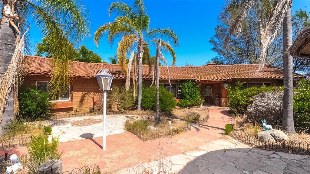 Main Photo: RANCHO SAN DIEGO House for sale : 4 bedrooms : 1766 Treseder Cir in El Cajon