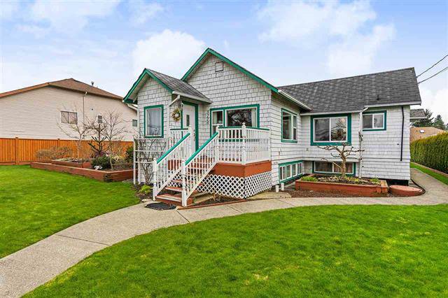 Main Photo: 5776 184 Street in Cloverdale: Cloverdale BC House for sale : MLS®# R2444784