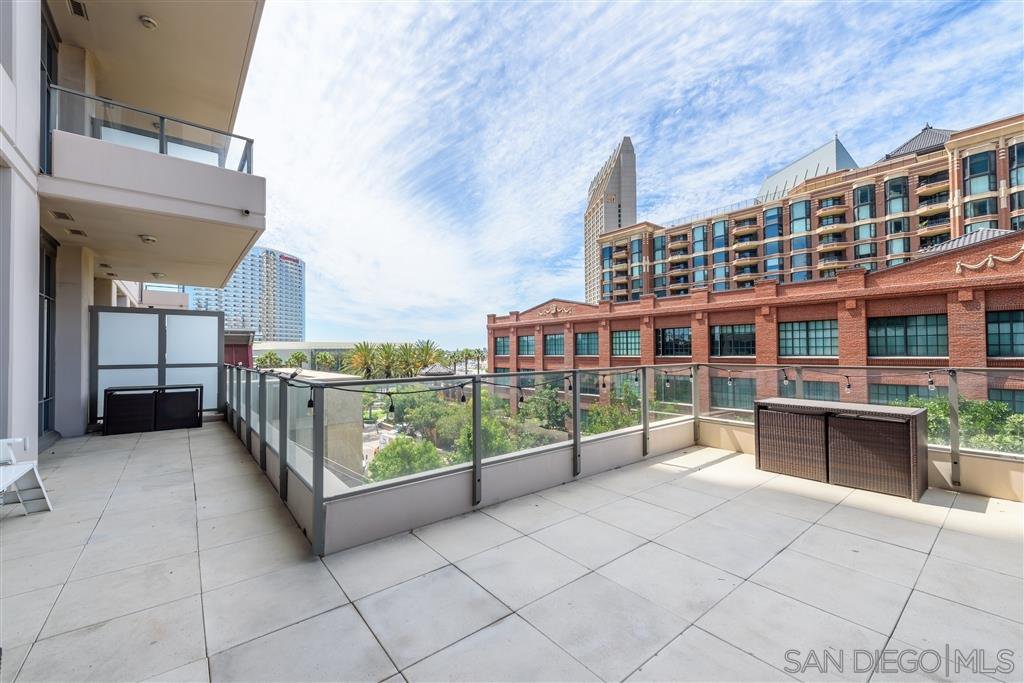 Main Photo: DOWNTOWN Condo for sale : 2 bedrooms : 550 Front St #306 in San Diego