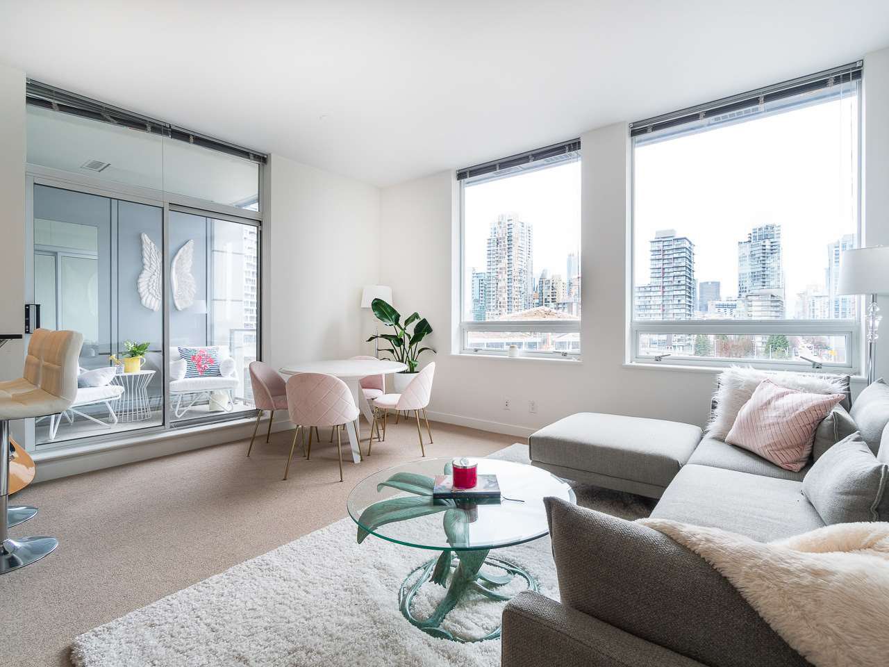 Main Photo: 1106 638 BEACH CRESCENT in Vancouver: Yaletown Condo for sale (Vancouver West) : MLS®# R2499986