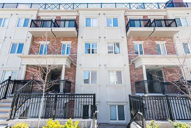 Main Photo: 17 Coneflower Cres 104 in Toronto: Condo for sale : MLS®# C4114591