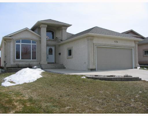 Main Photo: 134 WILLMINGTON Drive in WINNIPEG: Windsor Park / Southdale / Island Lakes Residential for sale (South East Winnipeg) : MLS®# 2803972