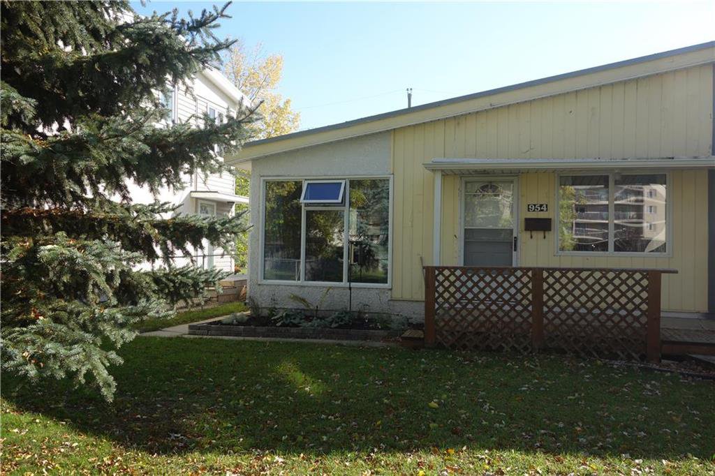 Main Photo: 954 Renfrew Bay in Winnipeg: River Heights Residential for sale (1D) : MLS®# 1927714