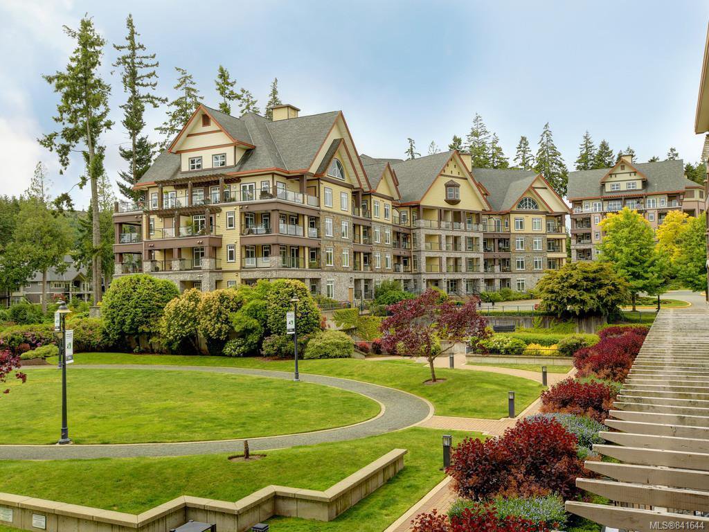 Main Photo: 206 1335 Bear Mountain Pkwy in Langford: La Bear Mountain Condo for sale : MLS®# 841644
