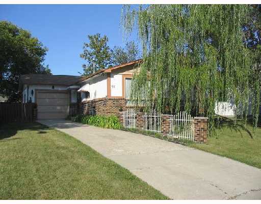 Main Photo: 91 LAKE ALBRIN Bay in WINNIPEG: Fort Garry / Whyte Ridge / St Norbert Single Family Detached for sale (South Winnipeg) : MLS®# 2715005