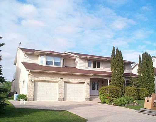 Main Photo: 195 EDGEWATER Drive in Winnipeg: Windsor Park / Southdale / Island Lakes Single Family Detached for sale (South East Winnipeg) : MLS®# 2607705