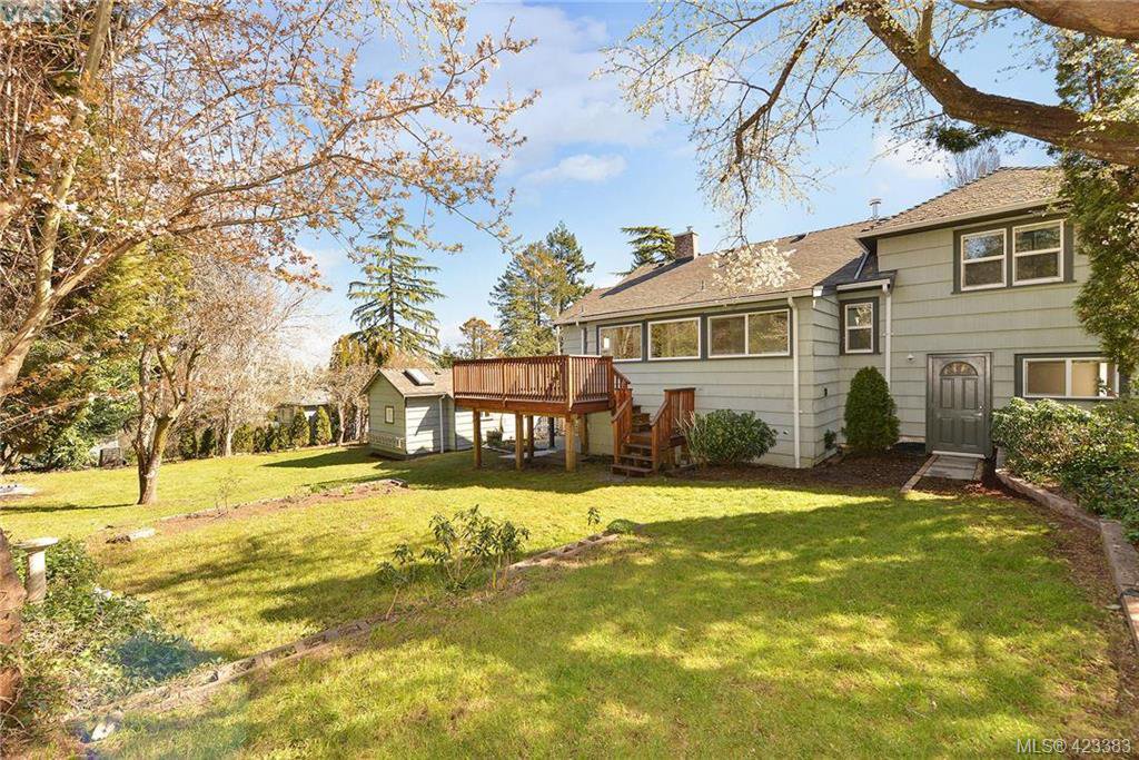 Main Photo: 230 Stormont Road in VICTORIA: VR View Royal Single Family Detached for sale (View Royal) : MLS®# 423383