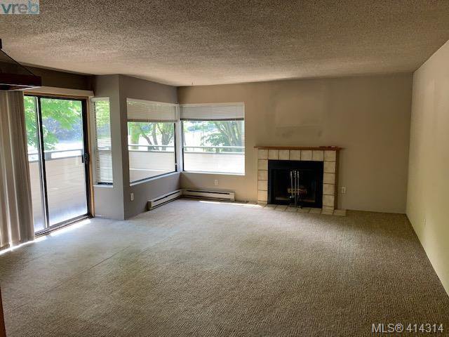 Main Photo: 403 3274 Glasgow Ave in VICTORIA: SE Quadra Condo for sale (Saanich East) : MLS®# 821800
