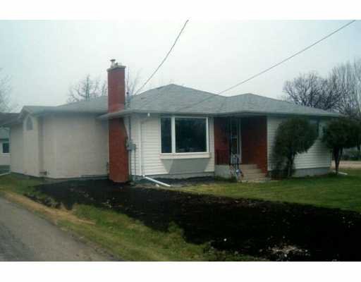Main Photo: 300 CHALFONT Road in WINNIPEG: Murray Park Single Family Detached for sale (South Winnipeg) : MLS®# 2706502