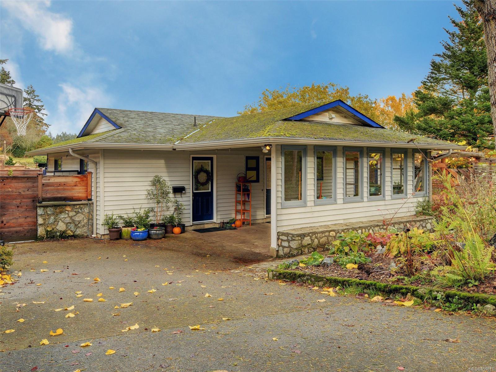Main Photo: 149 Paddock Pl in : VR View Royal House for sale (View Royal) : MLS®# 859871