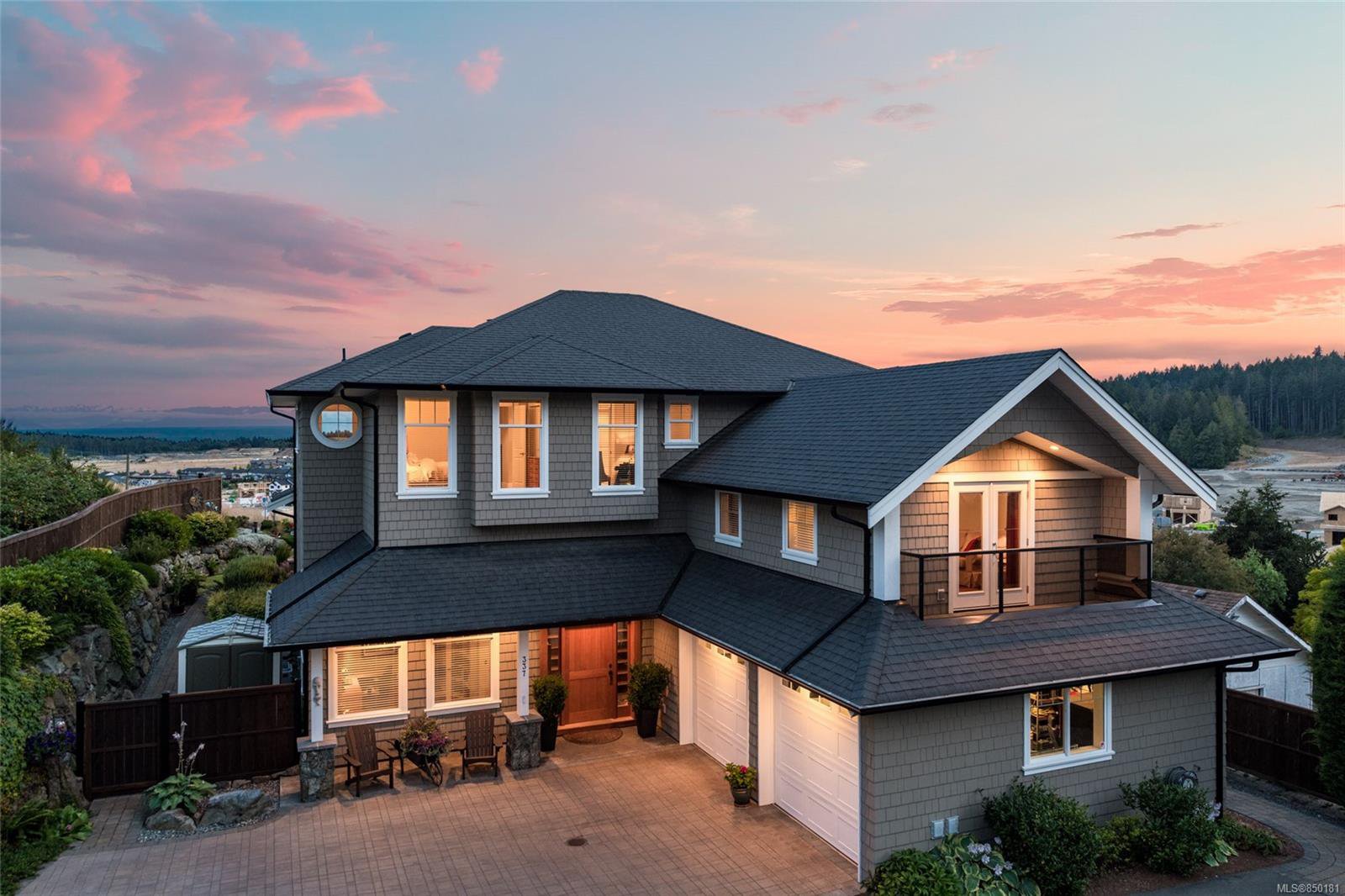 Main Photo: 337 Cotlow Rd in : Co Royal Bay Single Family Detached for sale (Colwood) : MLS®# 850181