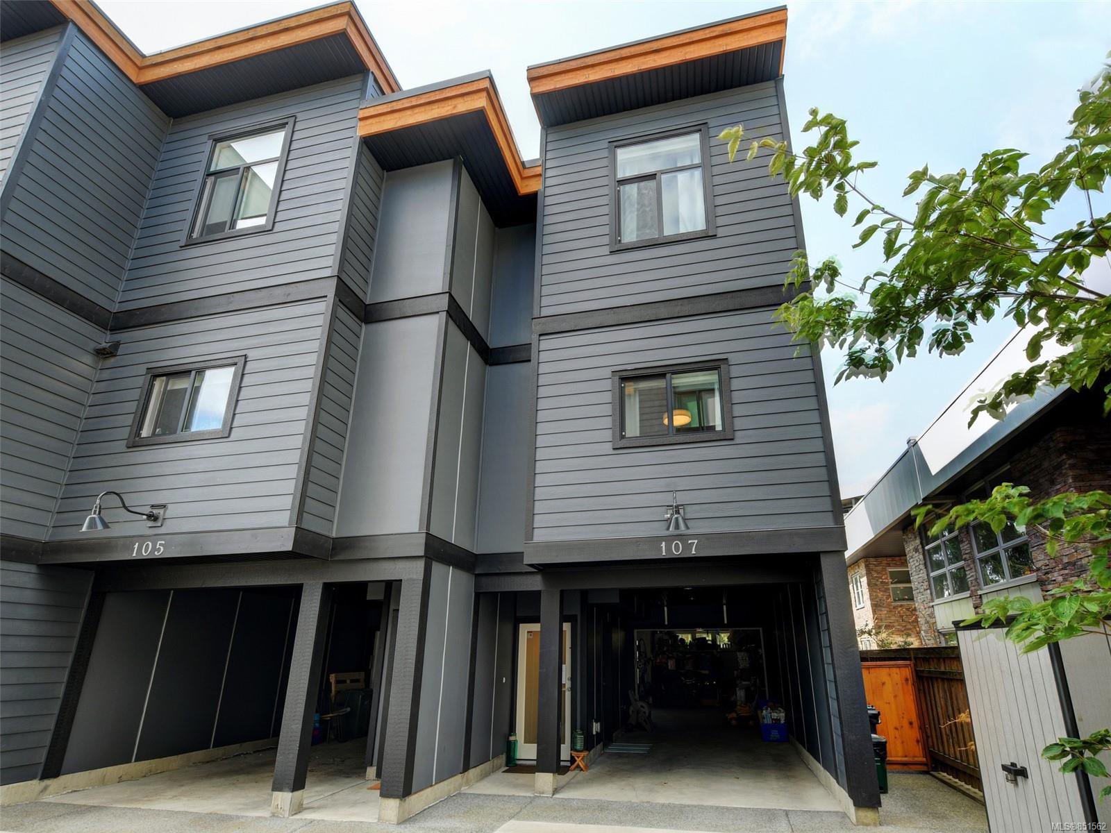 Main Photo: 107 679 Wagar Ave in : La Langford Proper Row/Townhouse for sale (Langford) : MLS®# 851562