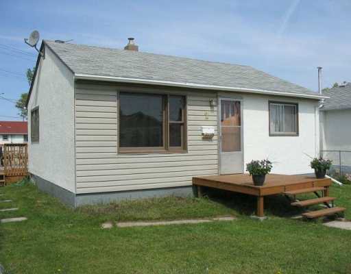 Main Photo: 2 HADDOW Street in WINNIPEG: Brooklands / Weston Single Family Detached for sale (West Winnipeg) : MLS®# 2708249