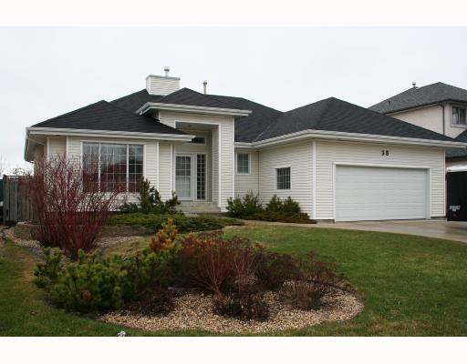 Main Photo: 38 NEWCOMBE Crescent in WINNIPEG: Windsor Park / Southdale / Island Lakes Residential for sale (South East Winnipeg) : MLS®# 2806065