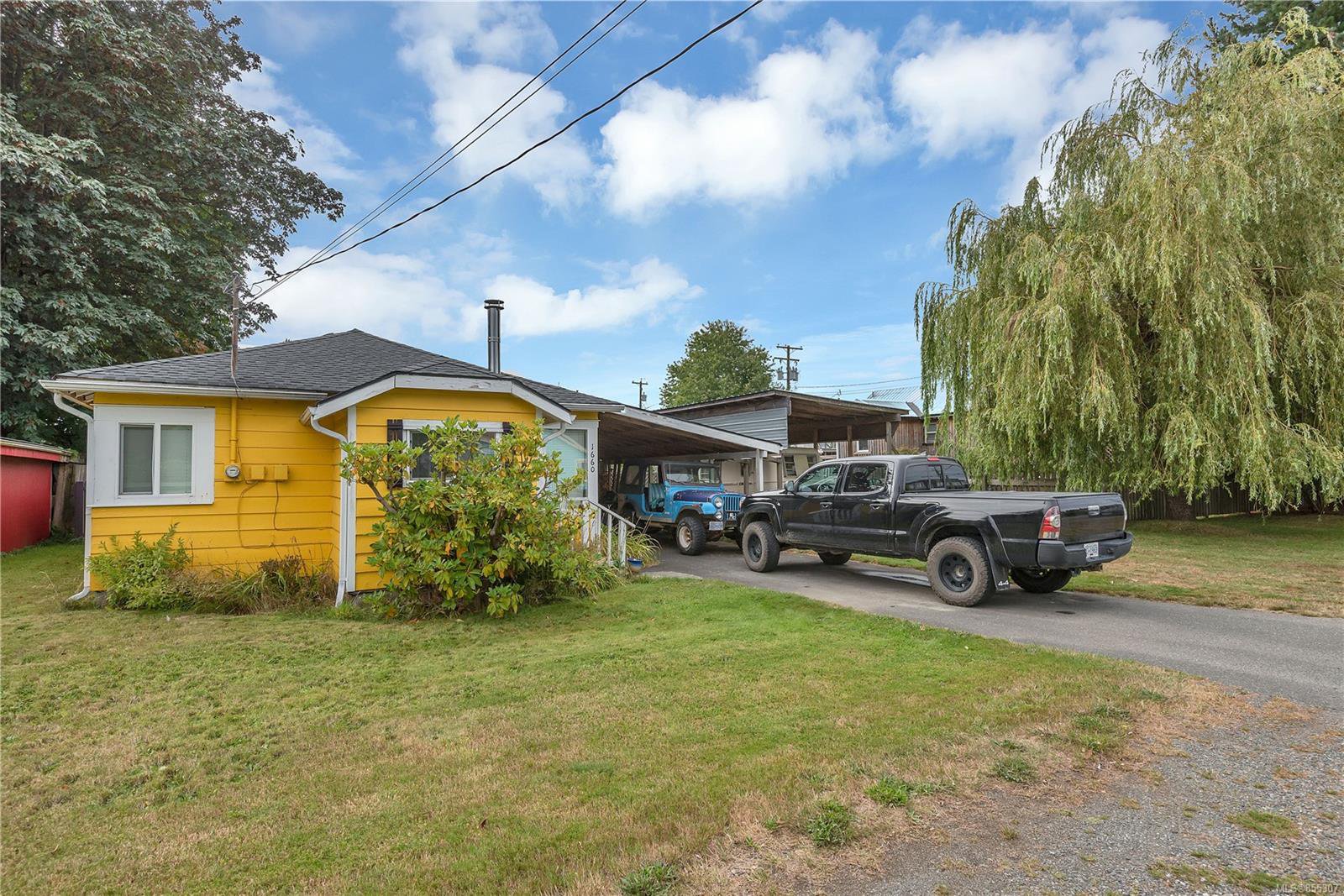 Main Photo: 1660 Redwood St in : CR Campbellton House for sale (Campbell River) : MLS®# 855307