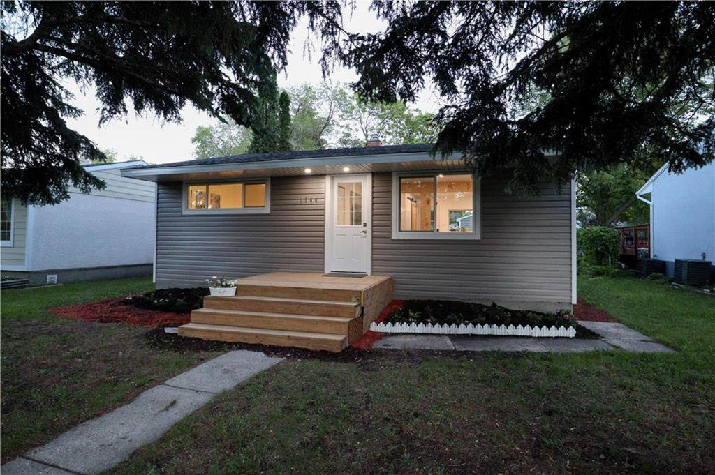 Main Photo: 1044 Howard Avenue in Winnipeg: West Fort Garry Residential for sale (1Jw) : MLS®# 202014396