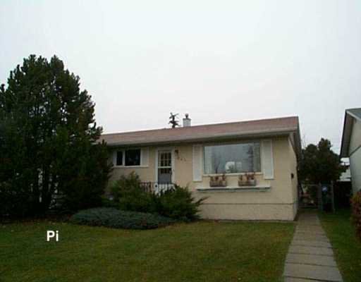 Main Photo: 829 PEAKE Avenue in Winnipeg: Transcona Single Family Detached for sale (North East Winnipeg) : MLS®# 2618076