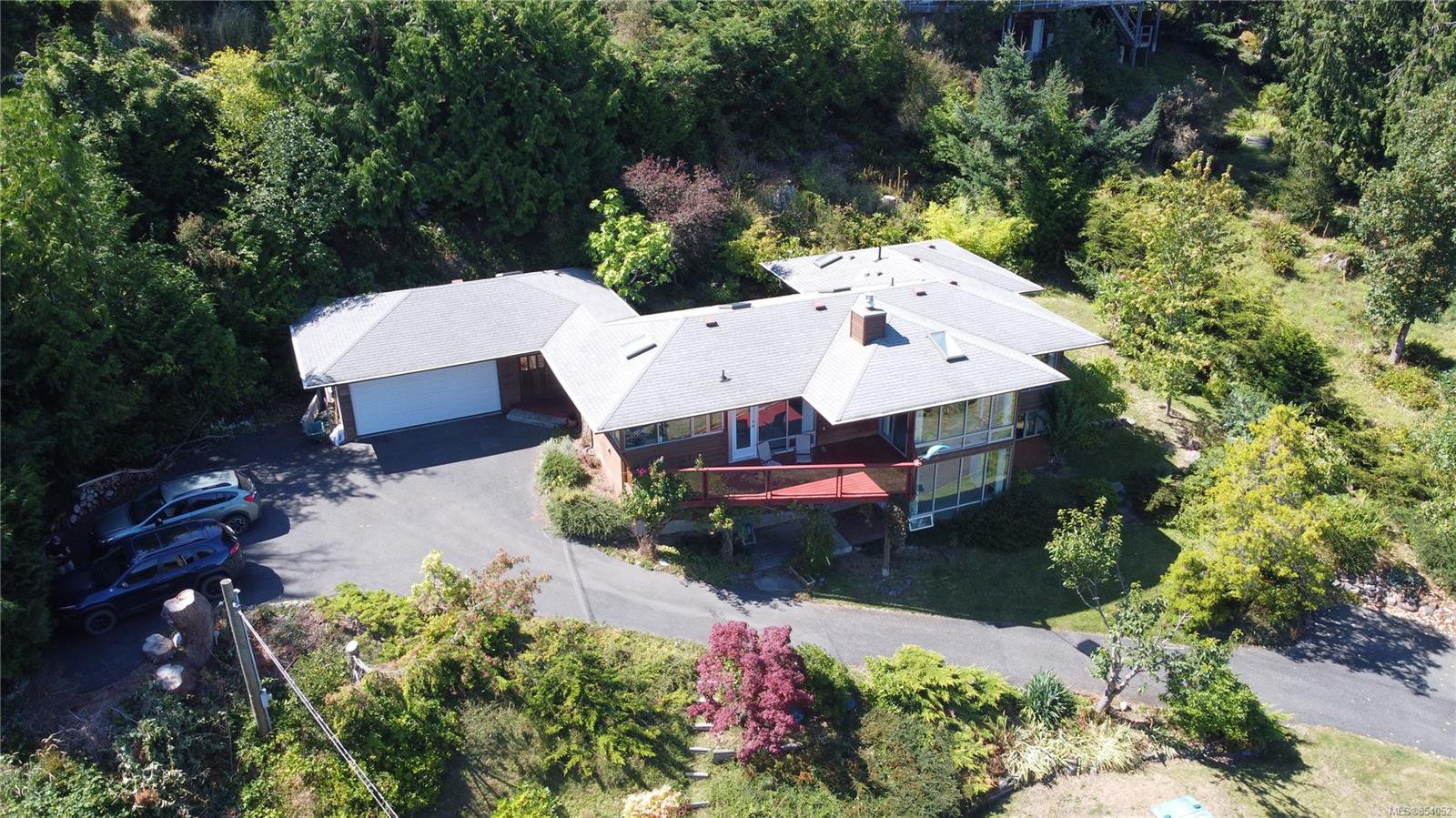 Main Photo: 151 Devine Dr in : GI Salt Spring House for sale (Gulf Islands) : MLS®# 854052