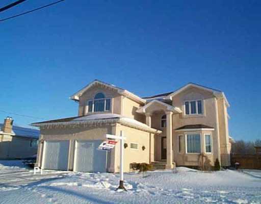 Main Photo: 717 KNOWLES Avenue in Winnipeg: North Kildonan Single Family Detached for sale (North East Winnipeg) : MLS®# 2600948