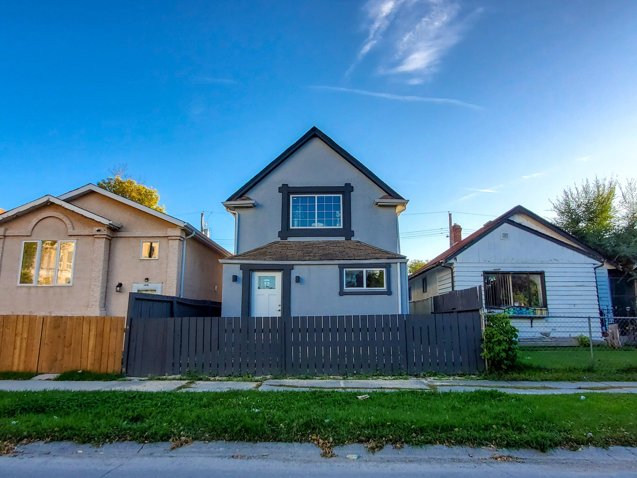 Main Photo: 1808 Alexander Avenue in Winnipeg: Single Family Detached for sale (5D) : MLS®# 1927366