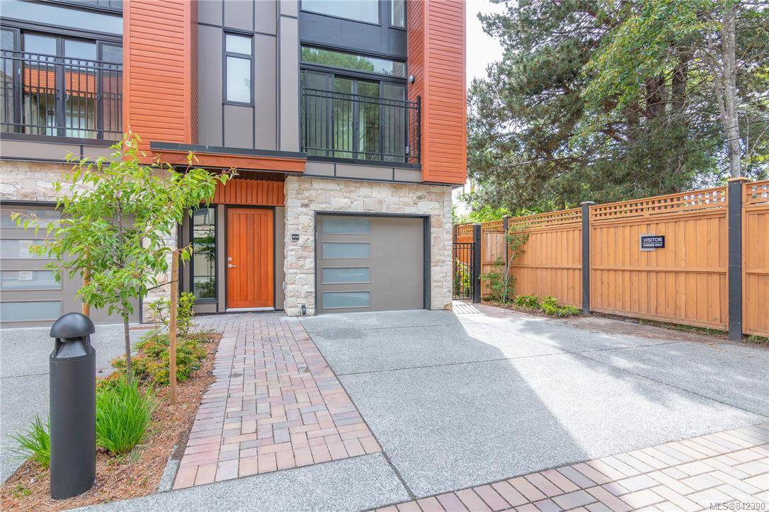 Main Photo: 404 2130 Sooke Rd in Colwood: Co Hatley Park Row/Townhouse for sale : MLS®# 842390