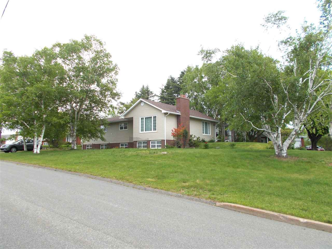 Main Photo: 423 Essex Drive in New Glasgow: 106-New Glasgow, Stellarton Residential for sale (Northern Region) : MLS®# 202015873