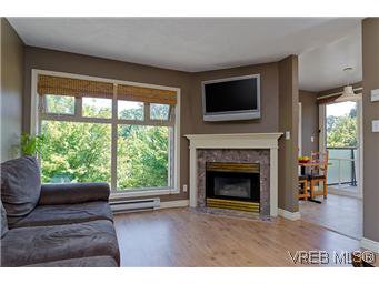 Main Photo: 307 2527 Quadra Street in VICTORIA: Vi Hillside Condo Apartment for sale (Victoria) : MLS®# 298053