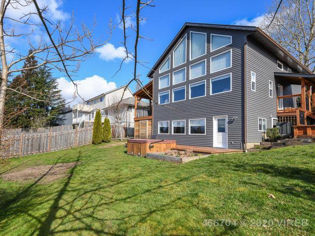 Main Photo: 695 ELLCEE PLACE in COURTENAY: Z2 Courtenay East House for sale (Zone 2 - Comox Valley) : MLS®# 466704