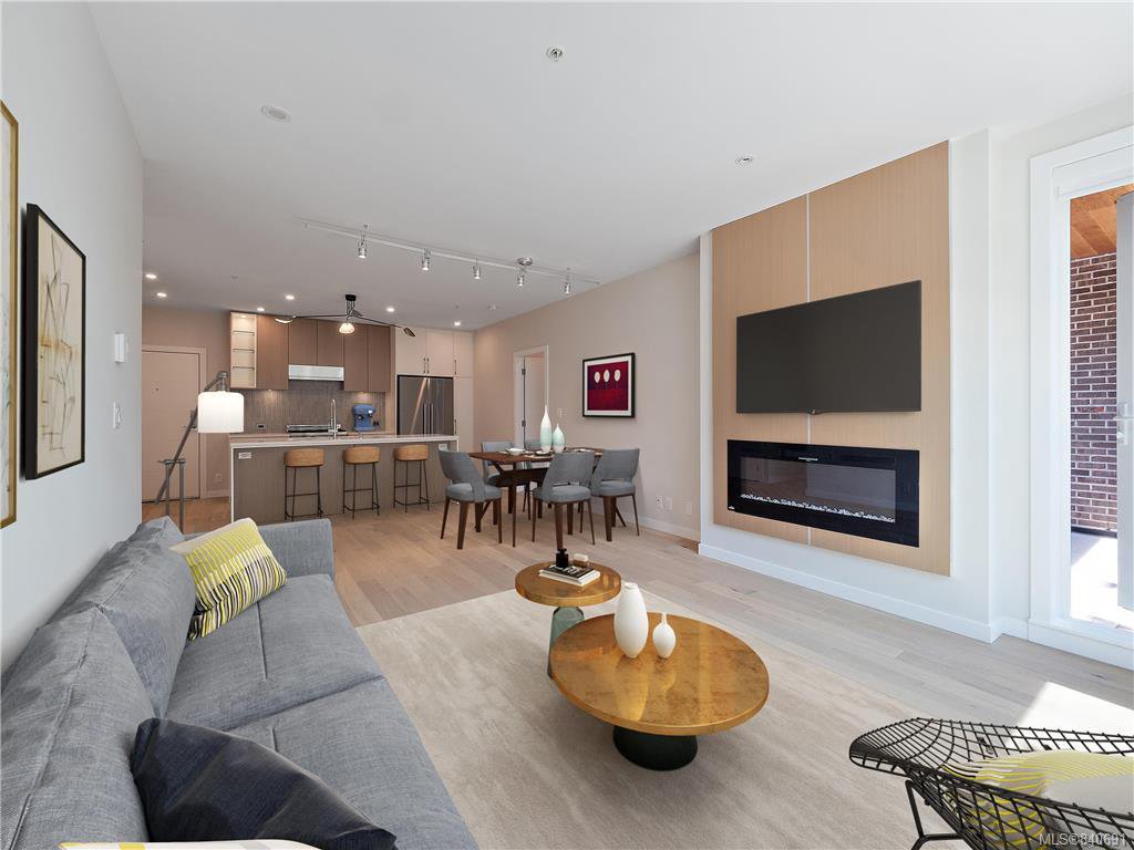 Main Photo: 304 2285 Bowker Ave in Oak Bay: OB North Oak Bay Condo Apartment for sale : MLS®# 840691