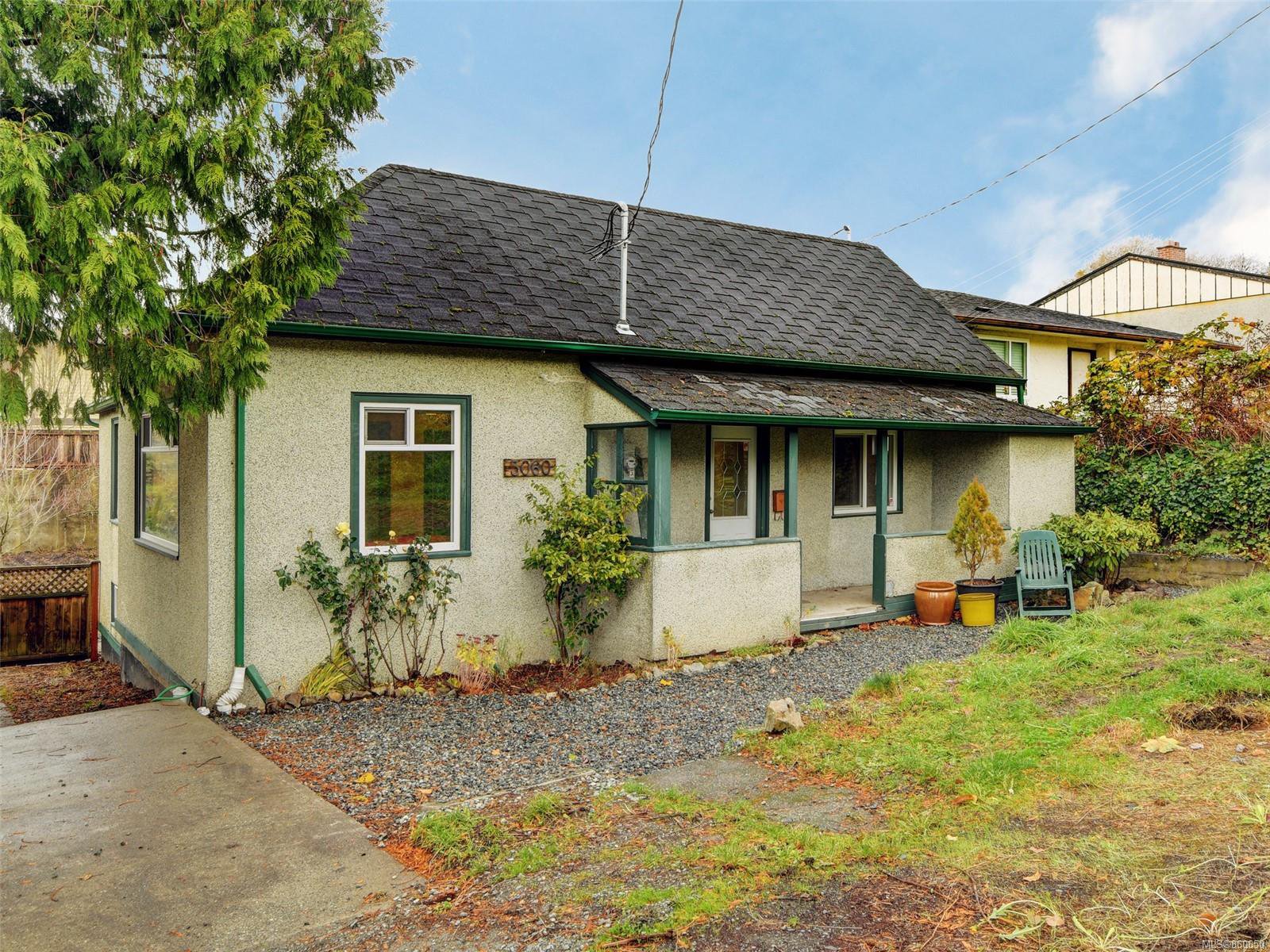 Main Photo: 3060 Albina St in : SW Gorge House for sale (Saanich West) : MLS®# 860650