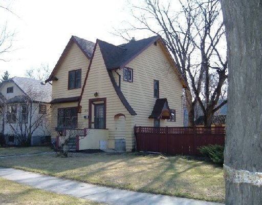 Main Photo: 230 LENORE ST in WINNIPEG: West End / Wolseley Single Family Detached for sale (Central Winnipeg) : MLS®# 2907199