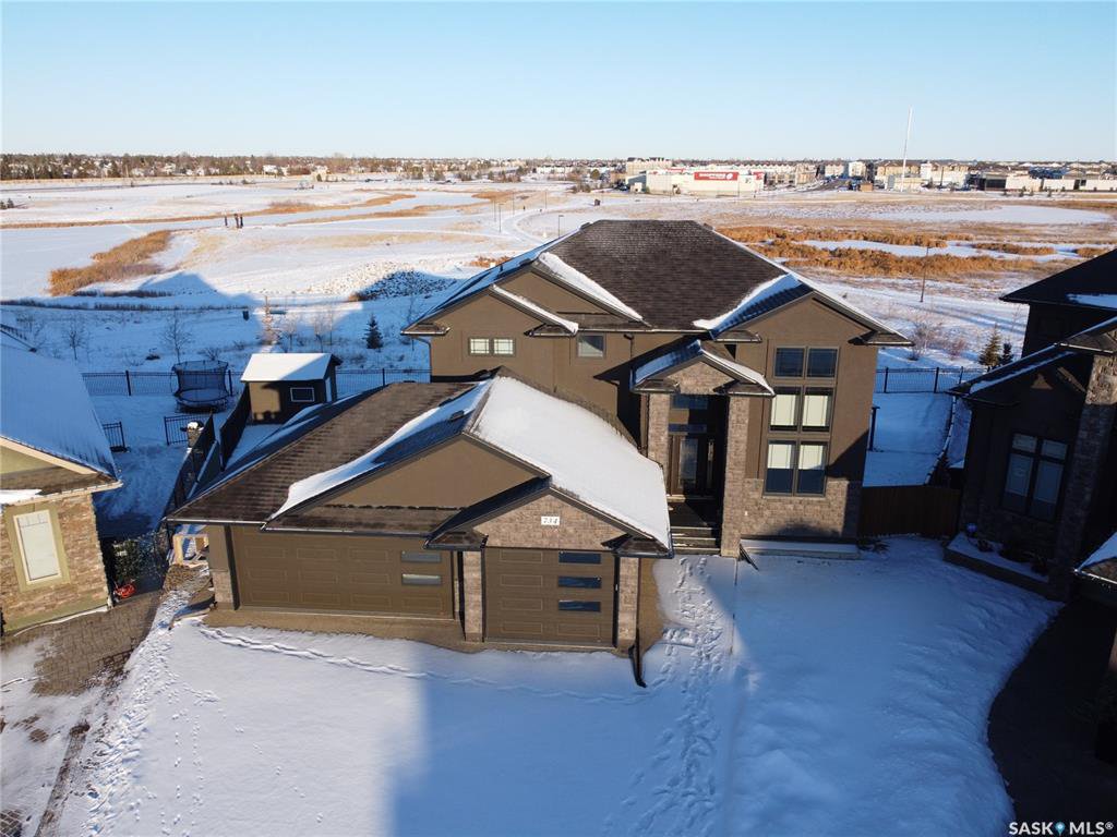 Main Photo: 734 Ledingham Place in Saskatoon: Rosewood Residential for sale : MLS®# SK795761