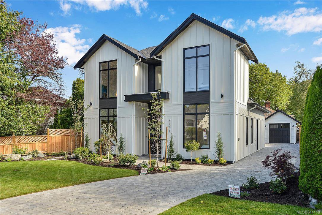 Main Photo: 2373 Zela St in Oak Bay: OB South Oak Bay Single Family Detached for sale : MLS®# 844110