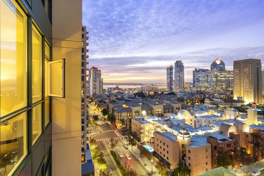 Main Photo: DOWNTOWN Condo for sale : 2 bedrooms : 555 Front Street #1501 in San Diego
