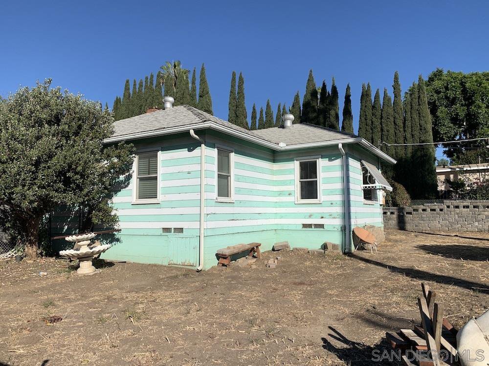 Main Photo: LEMON GROVE House for sale : 2 bedrooms : 8380 Lincoln St