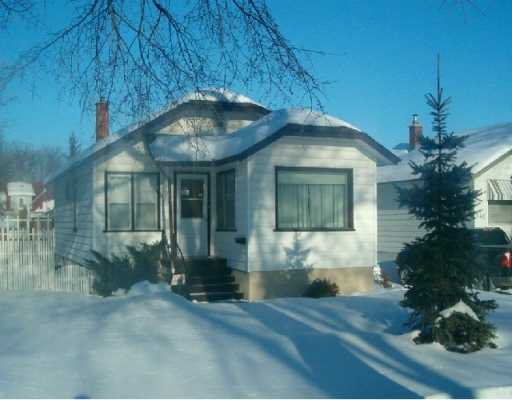 Main Photo: 267 MUNROE Avenue in Winnipeg: East Kildonan Single Family Detached for sale (North East Winnipeg) : MLS®# 2701402