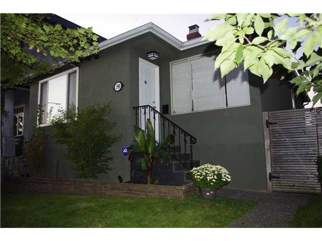 Main Photo: 2591 DUNDAS ST in Vancouver: Hastings East House for sale (Vancouver East) : MLS®# V910166