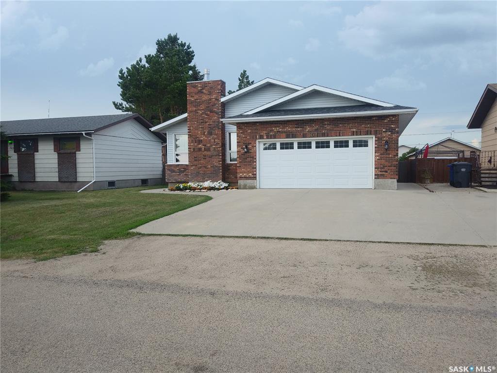 Main Photo: 109 3rd Street in Dundurn: Residential for sale : MLS®# SK819363