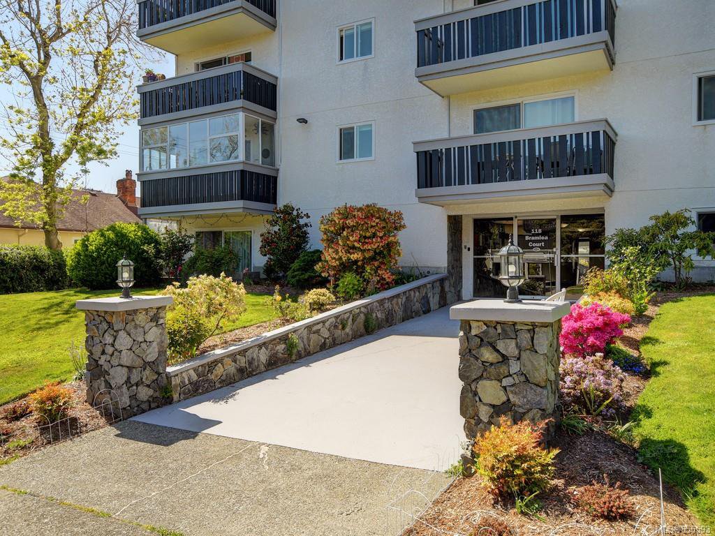 Main Photo: 108 118 Croft St in : Vi James Bay Condo Apartment for sale (Victoria) : MLS®# 855593