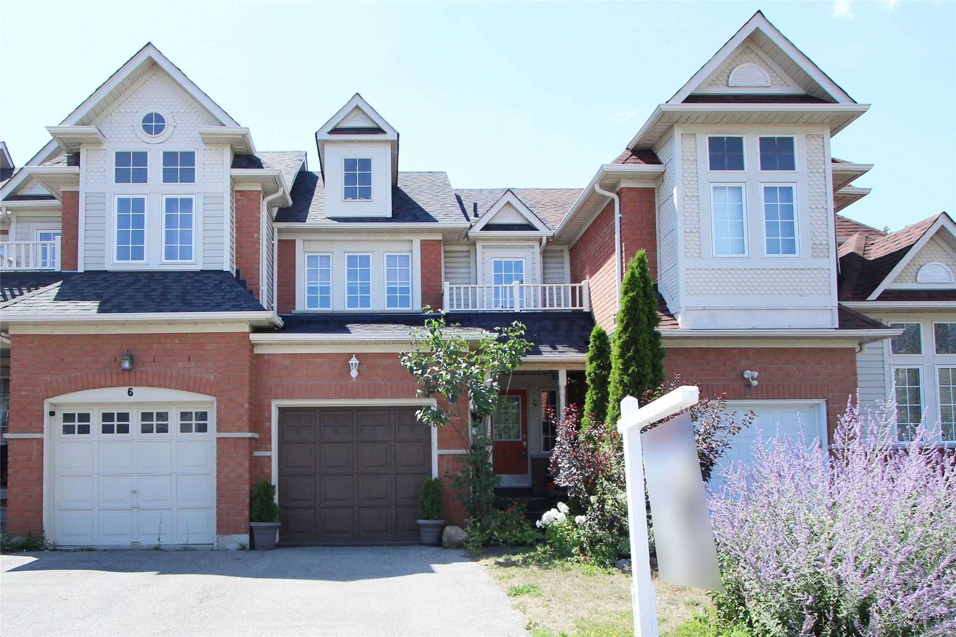 Main Photo: 4 Whitewater St in Whitby: Freehold for sale : MLS®# E4863589