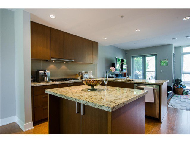 Main Photo: 305 1155 THE HIGH Street in Coquitlam: Home for sale : MLS®# V1123644