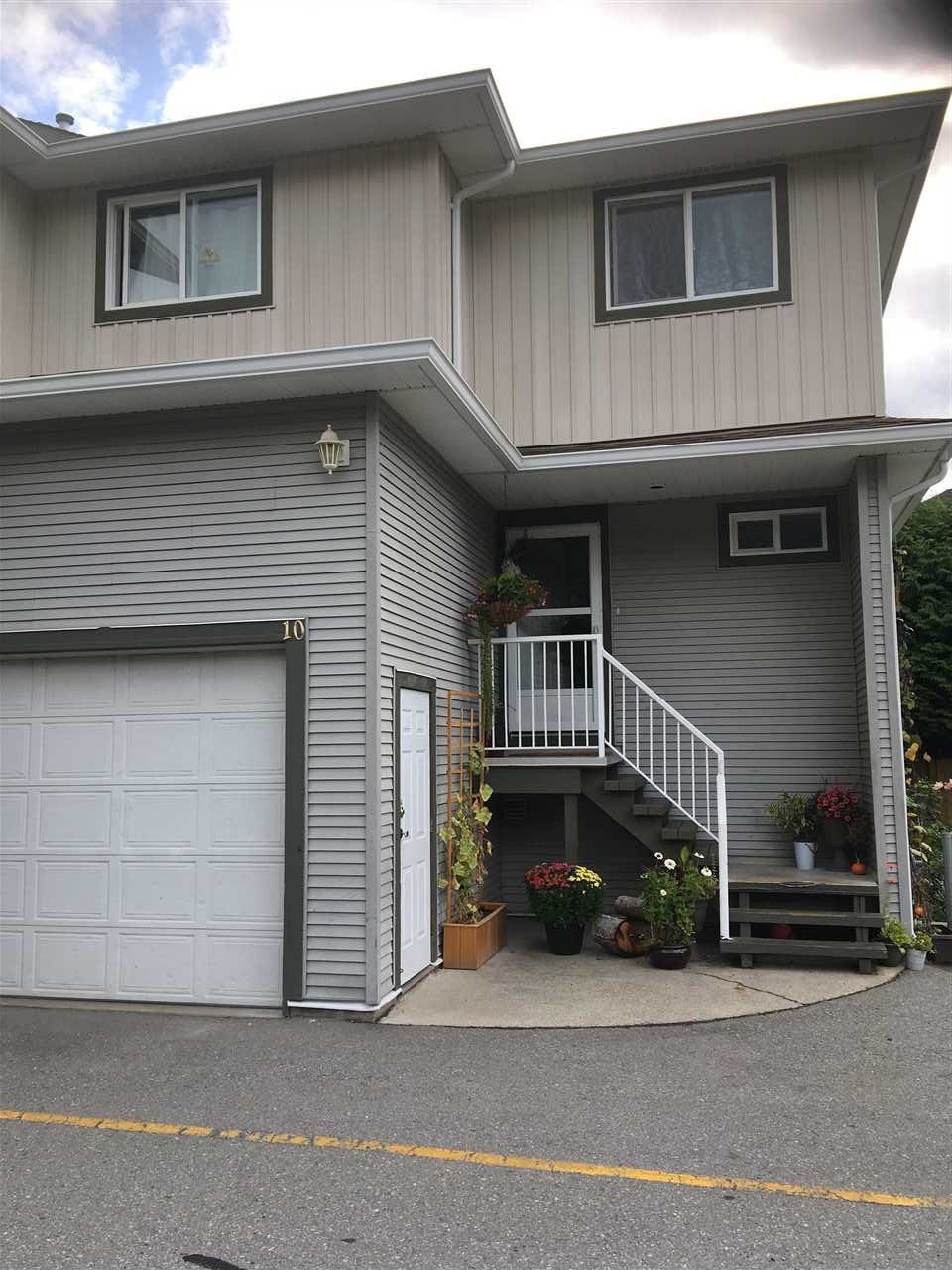 Main Photo: 10 39754 Government Road in Squamish: Townhouse for sale : MLS®# R2406689