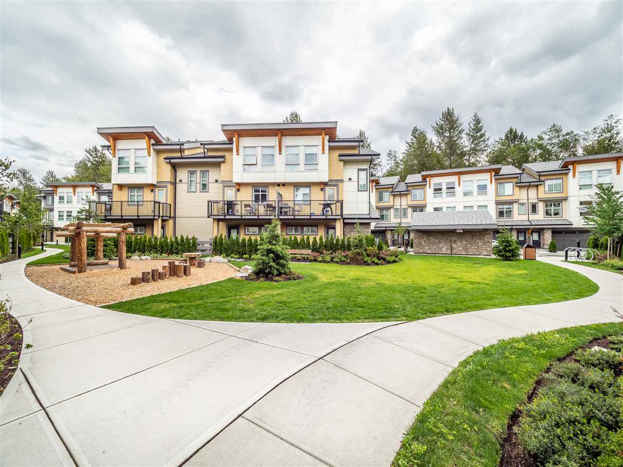 Main Photo: 67 39548 Loggers Lane in Squamish: Townhouse for sale : MLS®# R2419330